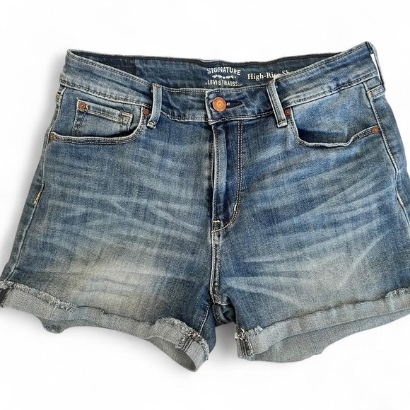Levi high rise Jean shorts size 8/29 EUC cut off denim - Picture 8 of 8